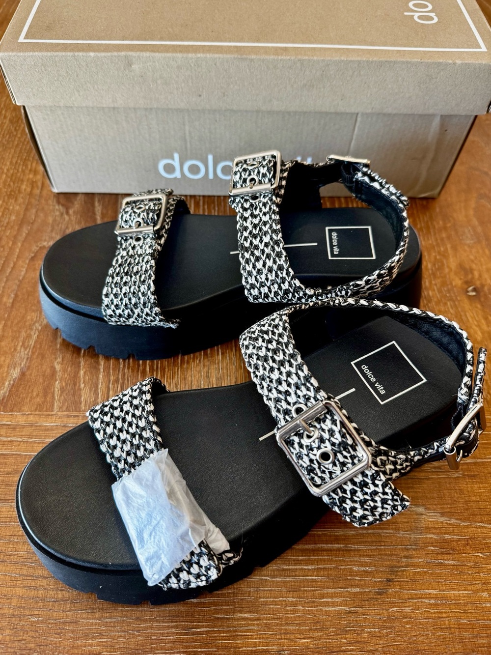 NIB Dolce Vita Palda b&w raffia sandal 8 - Picture 4 of 14